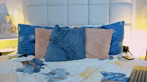 Snapshot of hecate1_ chatting on October 16, 10:44 pm Keira Hecate online show from October 16, 10:44 pm