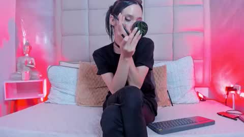 Snapshot of hecate1_ chatting on November 26, 8:10 pm Keira Hecate online show from November 26, 8:10 pm