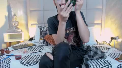 Snapshot of hecate1_ chatting on December 13, 7:53 pm Keira Hecate online show from December 13, 7:53 pm