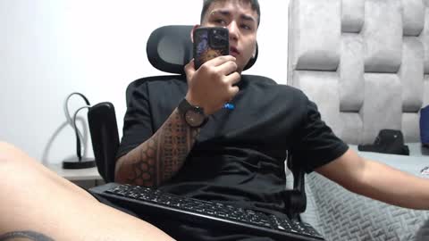 Snapshot of hector_18_ chatting on January 28, 1:38 pm  18 online show from January 28, 1:38 pm