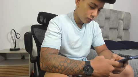 Snapshot of hector_18_ chatting on March 5, 10:55 am  18 online show from March 5, 10:55 am