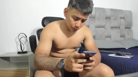 Snapshot of hector_18_ chatting on March 8, 9:39 am  18 online show from March 8, 9:39 am