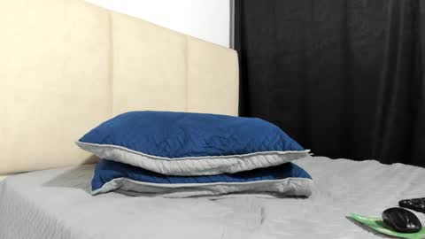 Snapshot of hector_18_ chatting on October 1, 11:11 pm  18 online show from October 1, 11:11 pm