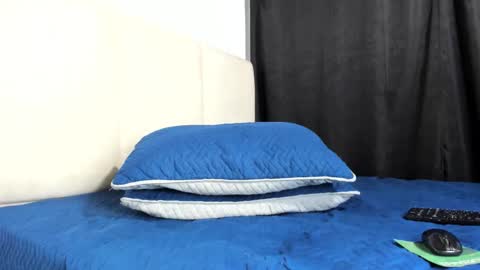 Snapshot of hector_18_ chatting on October 6, 6:33 am  18 online show from October 6, 6:33 am