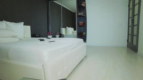 Snapshot of hefner_girl chatting on December 26, 5:04 am Helen online show from December 26, 5:04 am