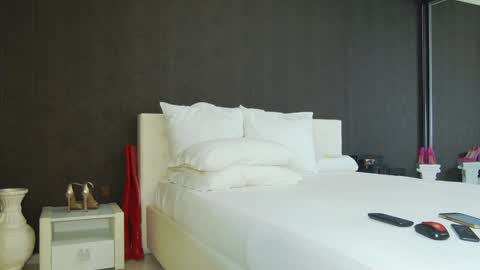 Snapshot of hefner_girl chatting on December 28, 1:39 am Helen online show from December 28, 1:39 am