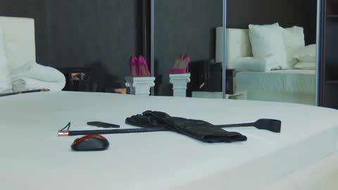 Snapshot of hefner_girl chatting on January 11, 4:48 am Helen online show from January 11, 4:48 am