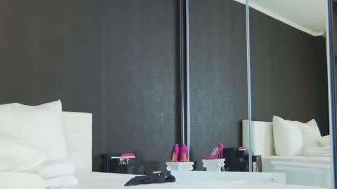 Snapshot of hefner_girl chatting on January 21, 1:08 am Helen online show from January 21, 1:08 am