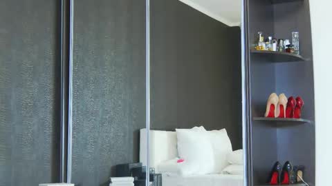 Snapshot of hefner_girl chatting on February 14, 3:33 am Helen online show from February 14, 3:33 am