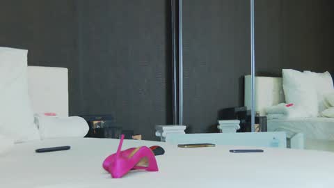 Snapshot of hefner_girl chatting on February 17, 5:25 am Helen online show from February 17, 5:25 am