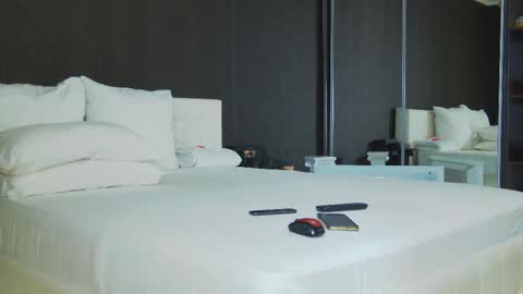 Snapshot of hefner_girl chatting on February 24, 1:24 am Helen online show from February 24, 1:24 am