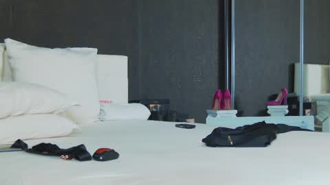 Snapshot of hefner_girl chatting on February 26, 5:42 am Helen online show from February 26, 5:42 am