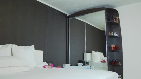 Snapshot of hefner_girl chatting on March 2, 2:08 am Helen online show from March 2, 2:08 am