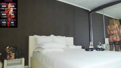 Snapshot of hefner_girl chatting on September 16, 4:19 pm Helen online show from September 16, 4:19 pm