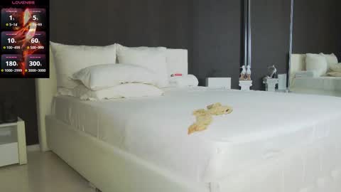 Snapshot of hefner_girl chatting on September 17, 3:35 pm Helen online show from September 17, 3:35 pm