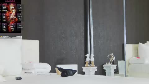 Snapshot of hefner_girl chatting on September 23, 2:14 am Helen online show from September 23, 2:14 am