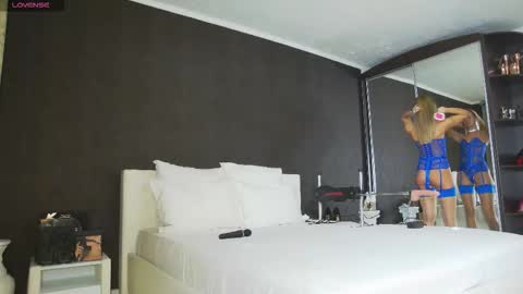 Snapshot of hefner_girl chatting on November 7, 6:41 pm Helen online show from November 7, 6:41 pm