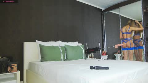 Snapshot of hefner_girl chatting on November 16, 10:43 am Helen online show from November 16, 10:43 am