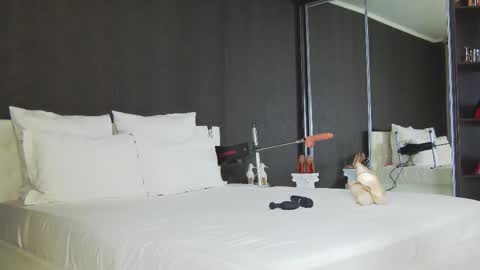 Snapshot of hefner_girl chatting on November 17, 5:52 pm Helen online show from November 17, 5:52 pm