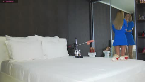 Snapshot of hefner_girl chatting on November 18, 6:07 am Helen online show from November 18, 6:07 am