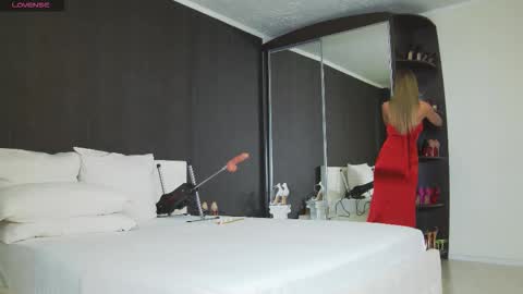 Helen online show from March 8, 10:30 am