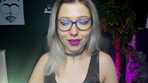 Snapshot of heidi_pleasure chatting on December 2, 7:36 am Heidi online show from December 2, 7:36 am