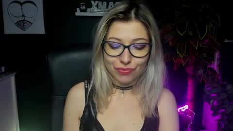 Snapshot of heidi_pleasure chatting on December 2, 1:46 pm Heidi online show from December 2, 1:46 pm