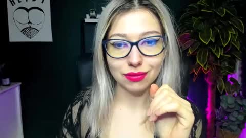 Snapshot of heidi_pleasure chatting on December 18, 7:58 am Heidi online show from December 18, 7:58 am