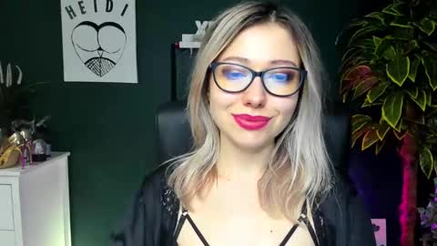 Snapshot of heidi_pleasure chatting on December 27, 1:50 pm Heidi online show from December 27, 1:50 pm