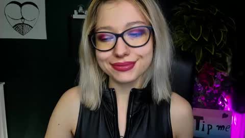 Snapshot of heidi_pleasure chatting on January 9, 11:14 am Heidi online show from January 9, 11:14 am