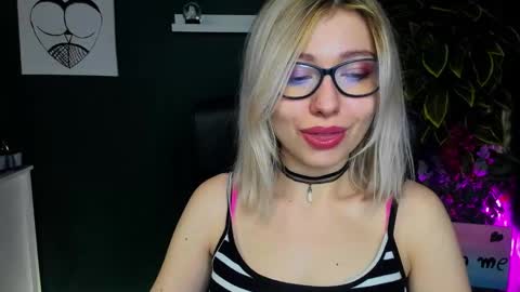Snapshot of heidi_pleasure chatting on January 13, 7:32 am Heidi online show from January 13, 7:32 am