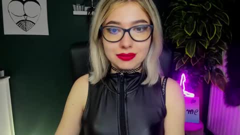Snapshot of heidi_pleasure chatting on January 15, 11:21 am Heidi online show from January 15, 11:21 am
