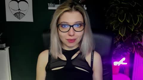 Snapshot of heidi_pleasure chatting on January 24, 5:42 am Heidi online show from January 24, 5:42 am