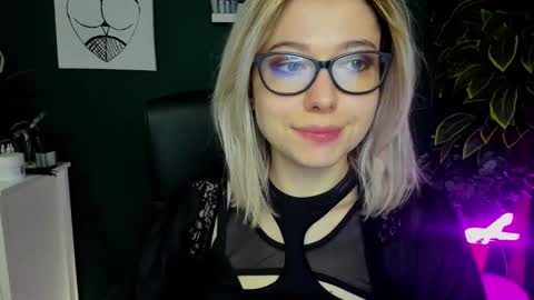 Snapshot of heidi_pleasure chatting on January 24, 9:06 am Heidi online show from January 24, 9:06 am