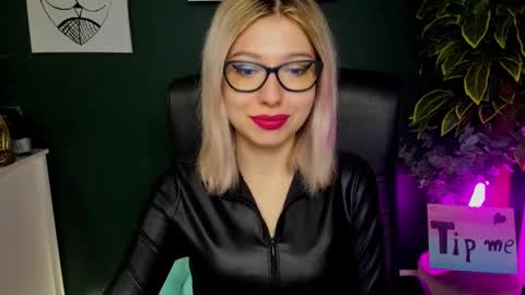 Snapshot of heidi_pleasure chatting on January 30, 7:29 am Heidi online show from January 30, 7:29 am