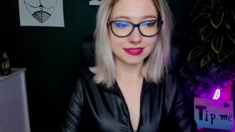 Snapshot of heidi_pleasure chatting on January 30, 10:29 am Heidi online show from January 30, 10:29 am