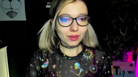 Snapshot of heidi_pleasure chatting on February 13, 7:24 am Heidi online show from February 13, 7:24 am