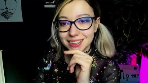 Snapshot of heidi_pleasure chatting on February 13, 1:37 pm Heidi online show from February 13, 1:37 pm