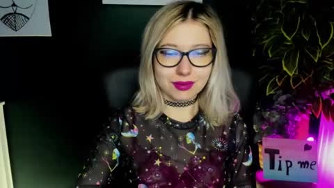 Snapshot of heidi_pleasure chatting on February 17, 6:31 am Heidi online show from February 17, 6:31 am