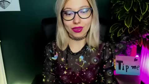 Snapshot of heidi_pleasure chatting on February 17, 10:18 am Heidi online show from February 17, 10:18 am