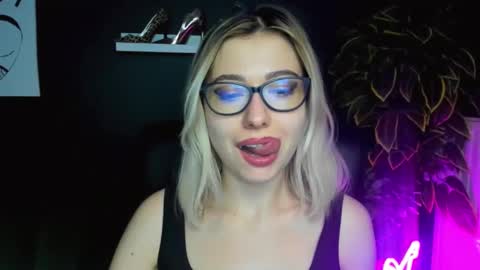 Snapshot of heidi_pleasure chatting on February 26, 1:52 pm Heidi online show from February 26, 1:52 pm