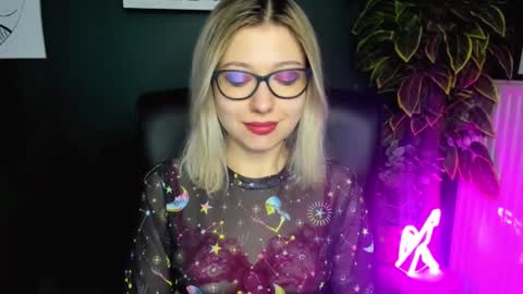 Snapshot of heidi_pleasure chatting on March 7, 7:52 am Heidi online show from March 7, 7:52 am