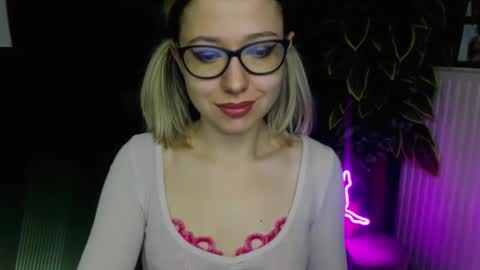 Snapshot of heidi_pleasure chatting on March 12, 5:46 am Heidi online show from March 12, 5:46 am