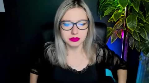 Snapshot of heidi_pleasure chatting on September 25, 6:28 am Heidi online show from September 25, 6:28 am