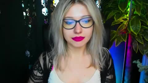 Snapshot of heidi_pleasure chatting on October 15, 4:45 am Heidi online show from October 15, 4:45 am