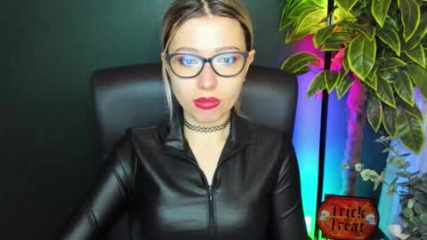 Snapshot of heidi_pleasure chatting on November 4, 5:28 am Heidi online show from November 4, 5:28 am