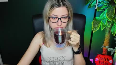 Snapshot of heidi_pleasure chatting on November 6, 6:36 am Heidi online show from November 6, 6:36 am