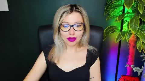 Snapshot of heidi_pleasure chatting on November 10, 7:29 am Heidi online show from November 10, 7:29 am