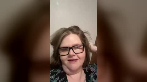 Snapshot of heidimackey2 chatting on August 7, 2:02 am heidimackey2 online show from August 7, 2:02 am