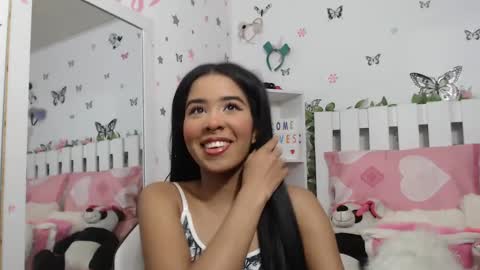 Snapshot of hela_sexy_xx chatting on February 16, 6:21 am hella online show from February 16, 6:21 am